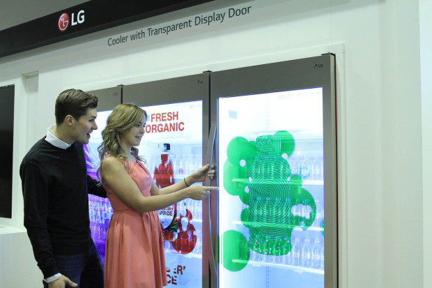 LG Transparent Display Dooler Door 01_ISE 2015