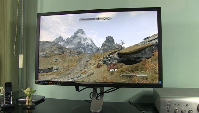 Philips-328P6-gaming-skyrim3