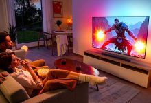 philips-tv-lifestyle-couple-watching-tv